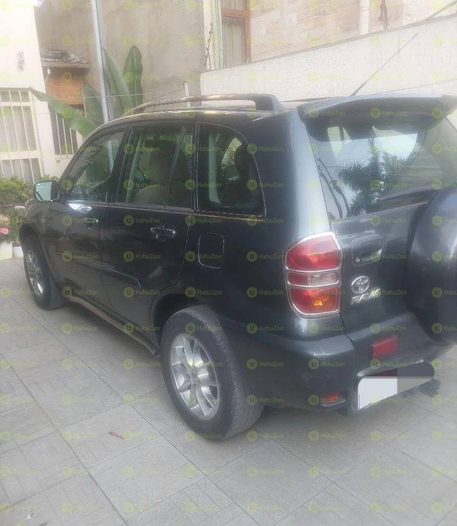 2005 Model-Toyota Rav4