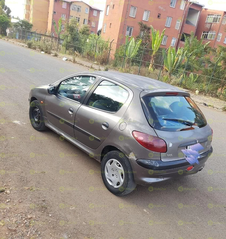2000 Model-Peugeot