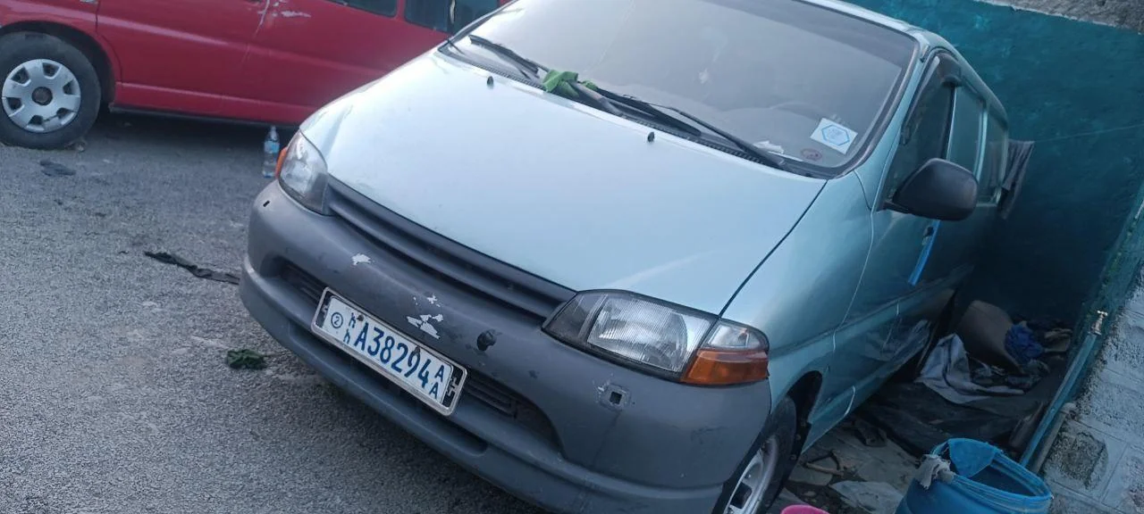 2000 Model-Toyota Dolpin