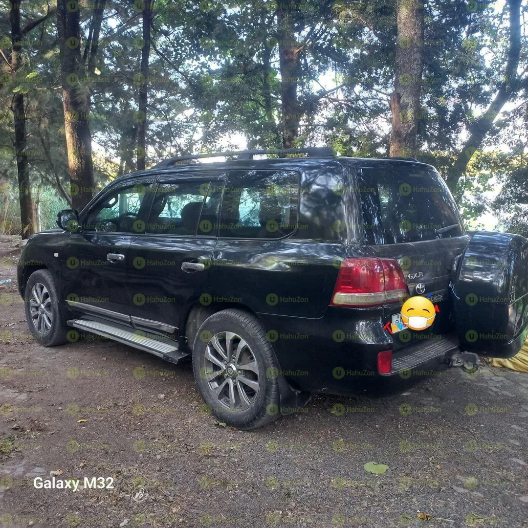 2010 Model-Toyota Land Cruiser V8 , VXR