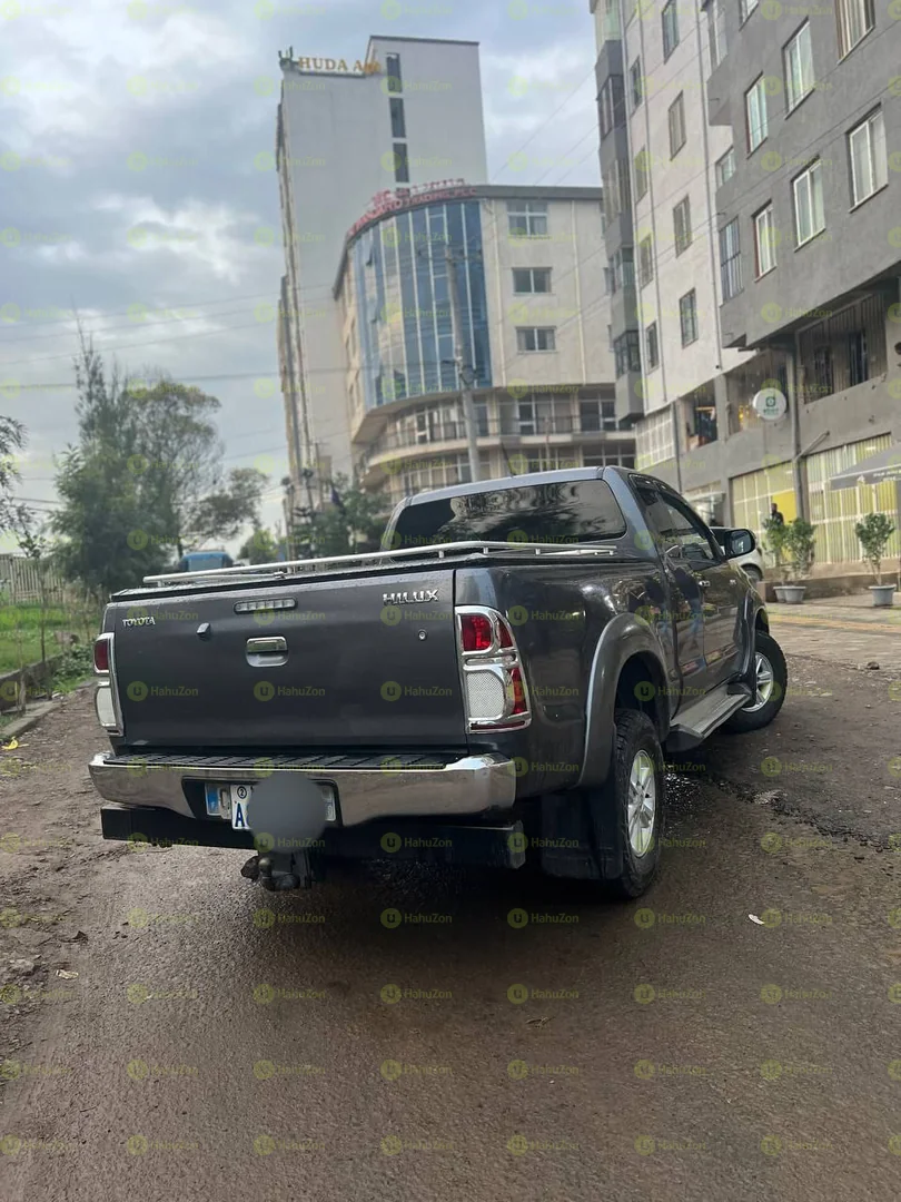 2013 Model-Toyota Hilux king Cab