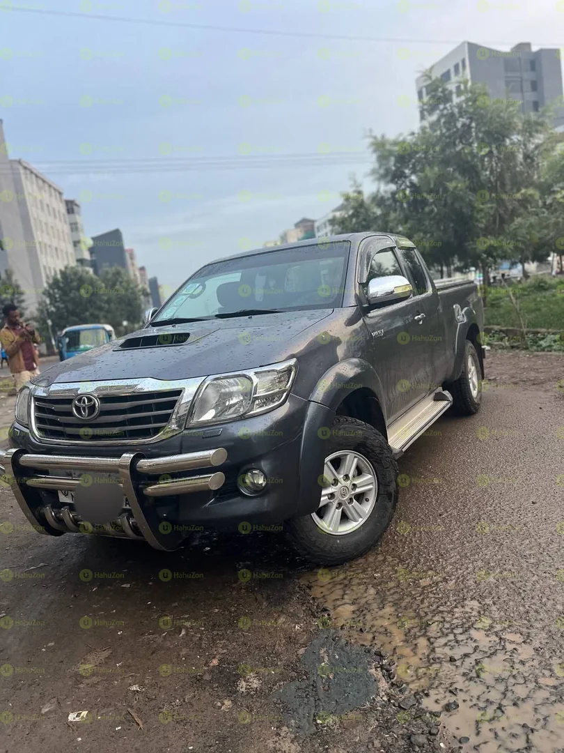 2013 Model-Toyota Hilux king Cab