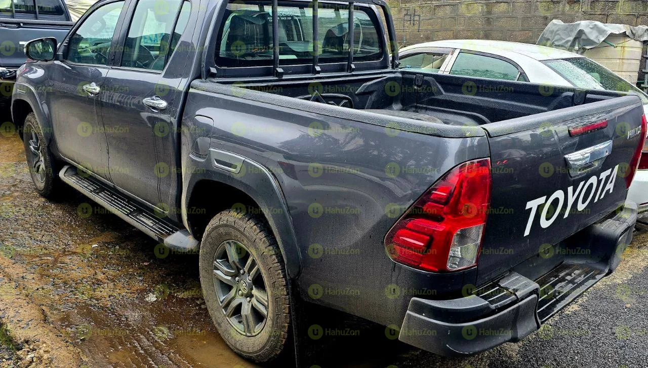 2022 Model-Toyota Hilux Invincible