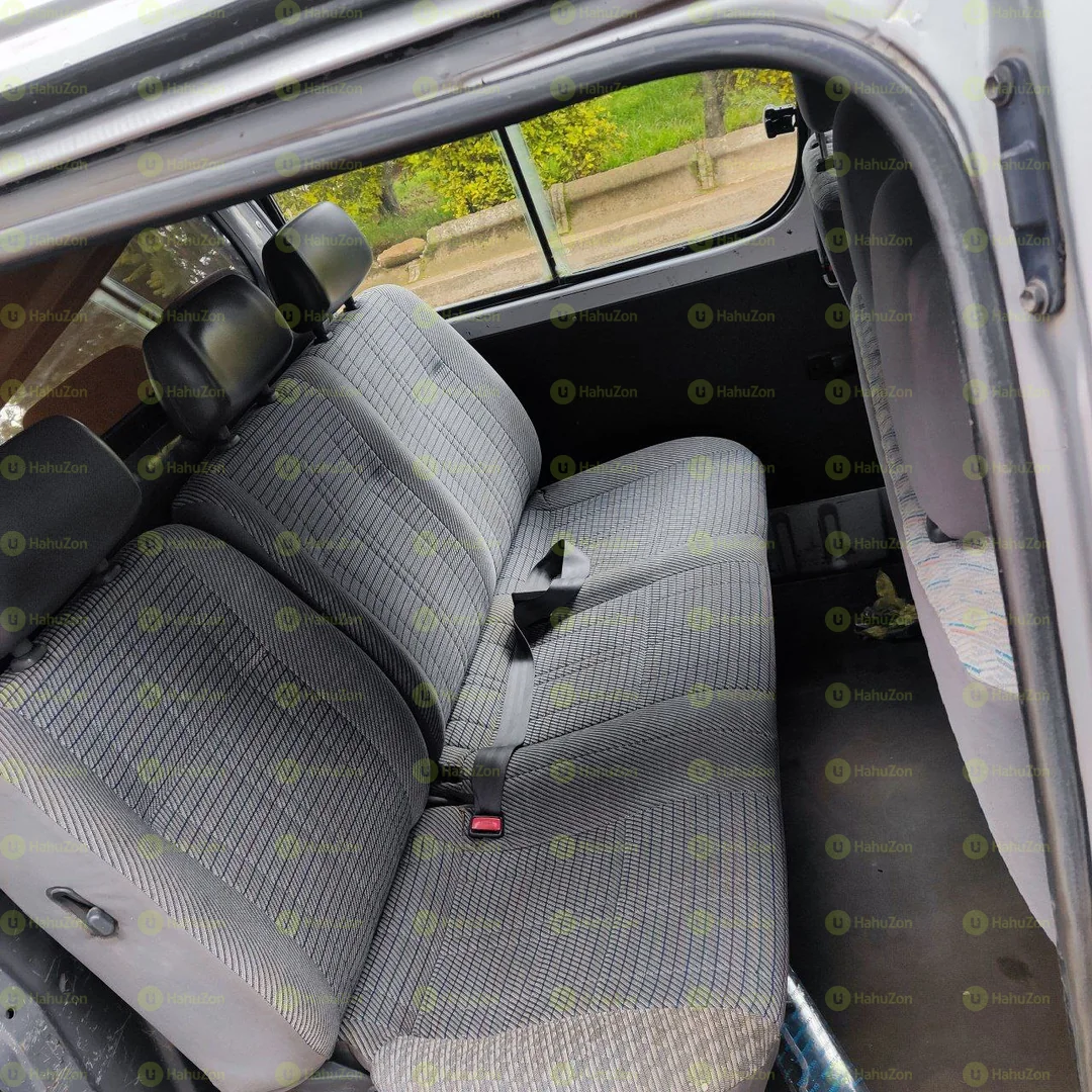 2006 Model-Toyota Hiace Dolphine