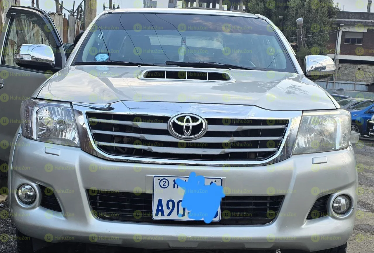 2013 Model-Toyota Hilux double Cab