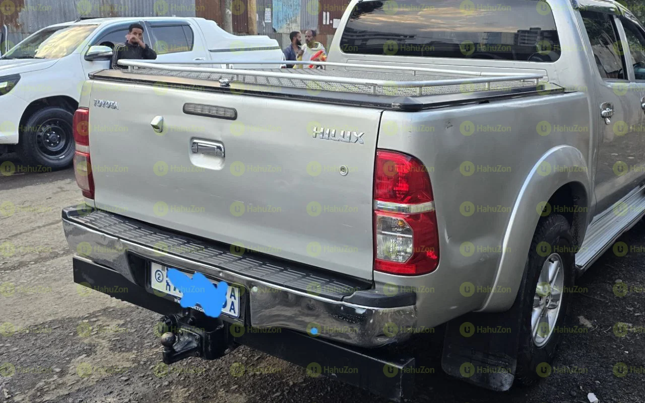 2013 Model-Toyota Hilux double Cab