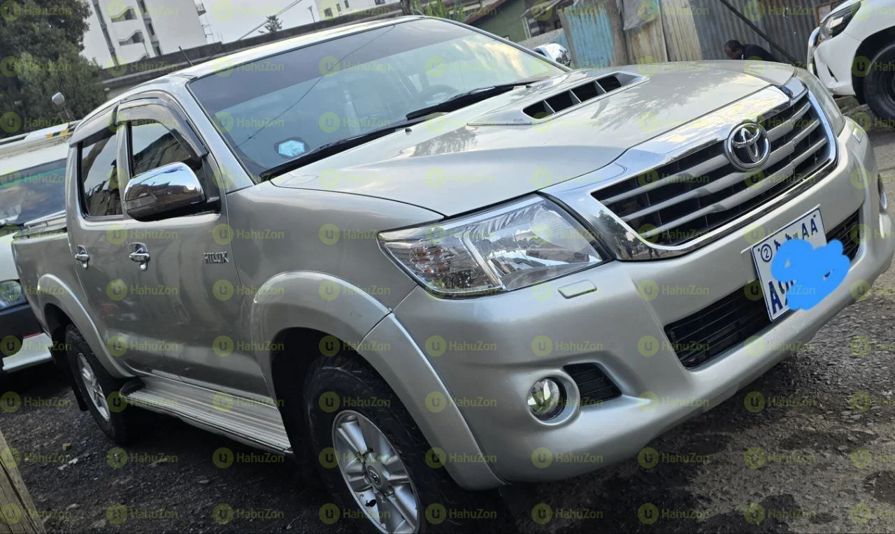 2013 Model-Toyota Hilux double Cab