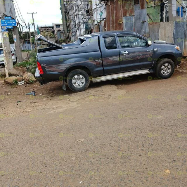 2008 Model-Toyota Kin Cab