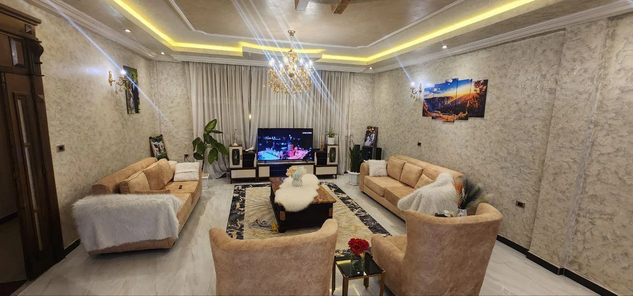 300 ካሬ የሚሸጥ G+1 ቤት በሰሚት