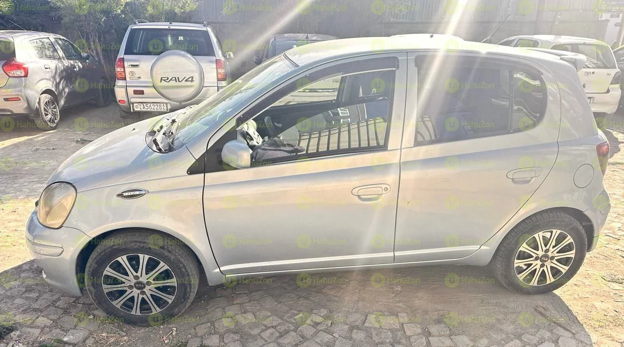 2004 Model-Toyota Vitz
