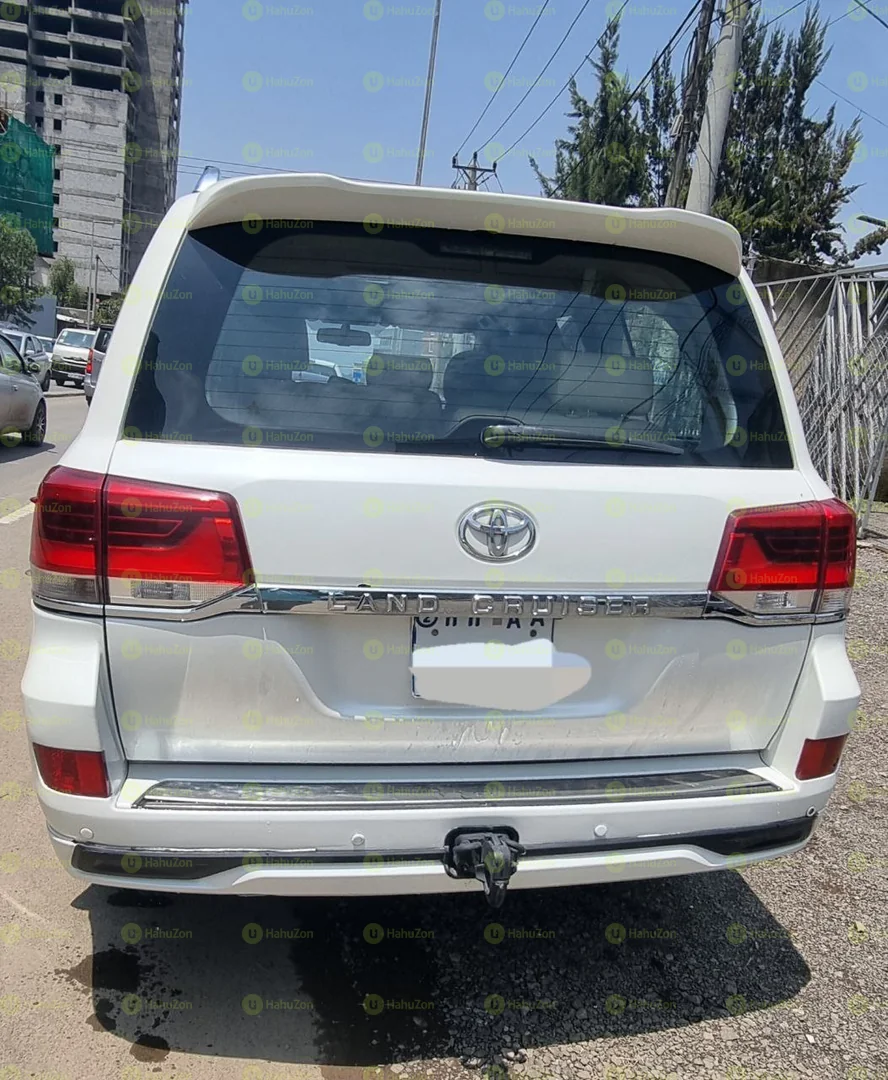 2012 Model-Toyota Land Cruiser