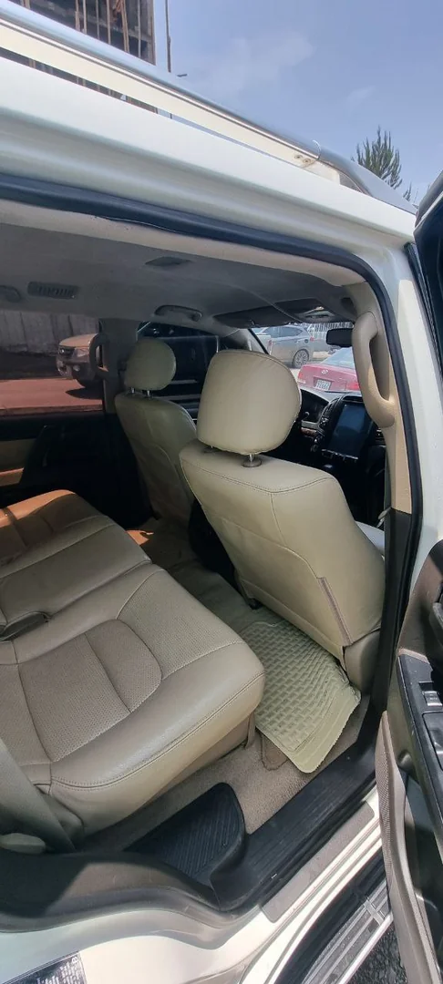 2012 Model-Toyota Land Cruiser