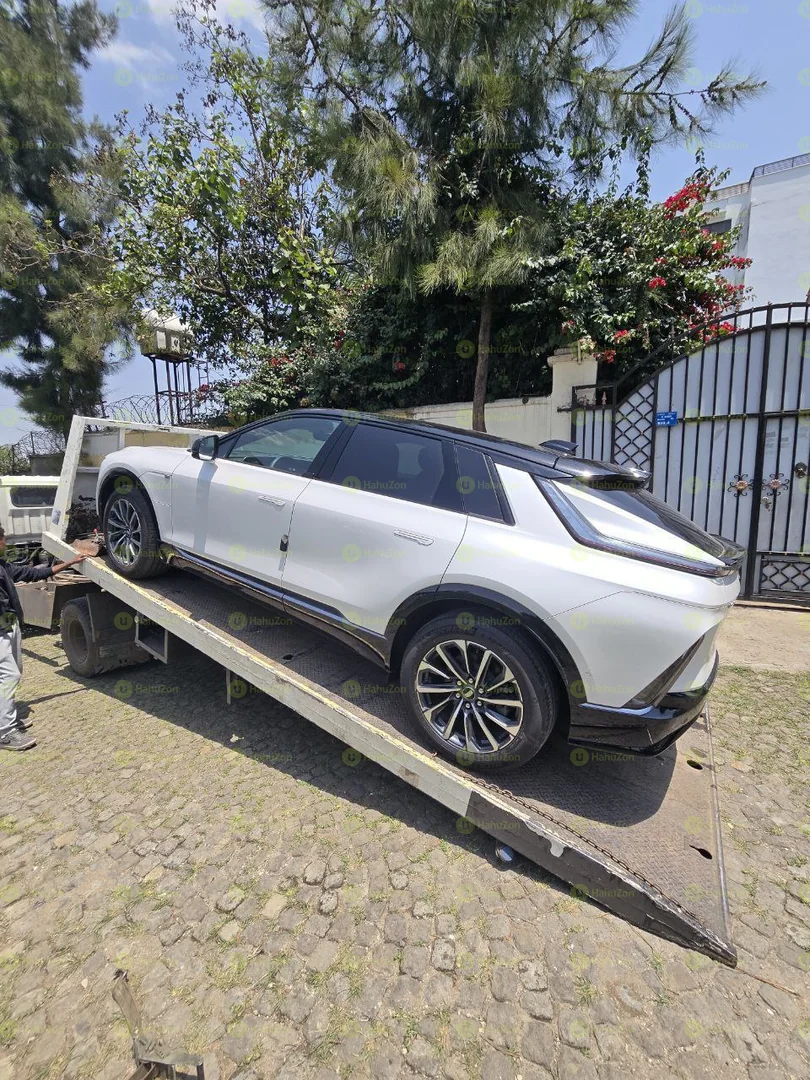 2024 Model-Cadillac Lyriq