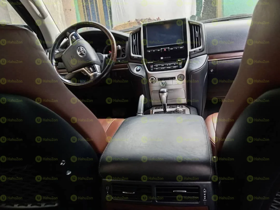 2020 Model-Toyot Landcruiser V8 VX.R