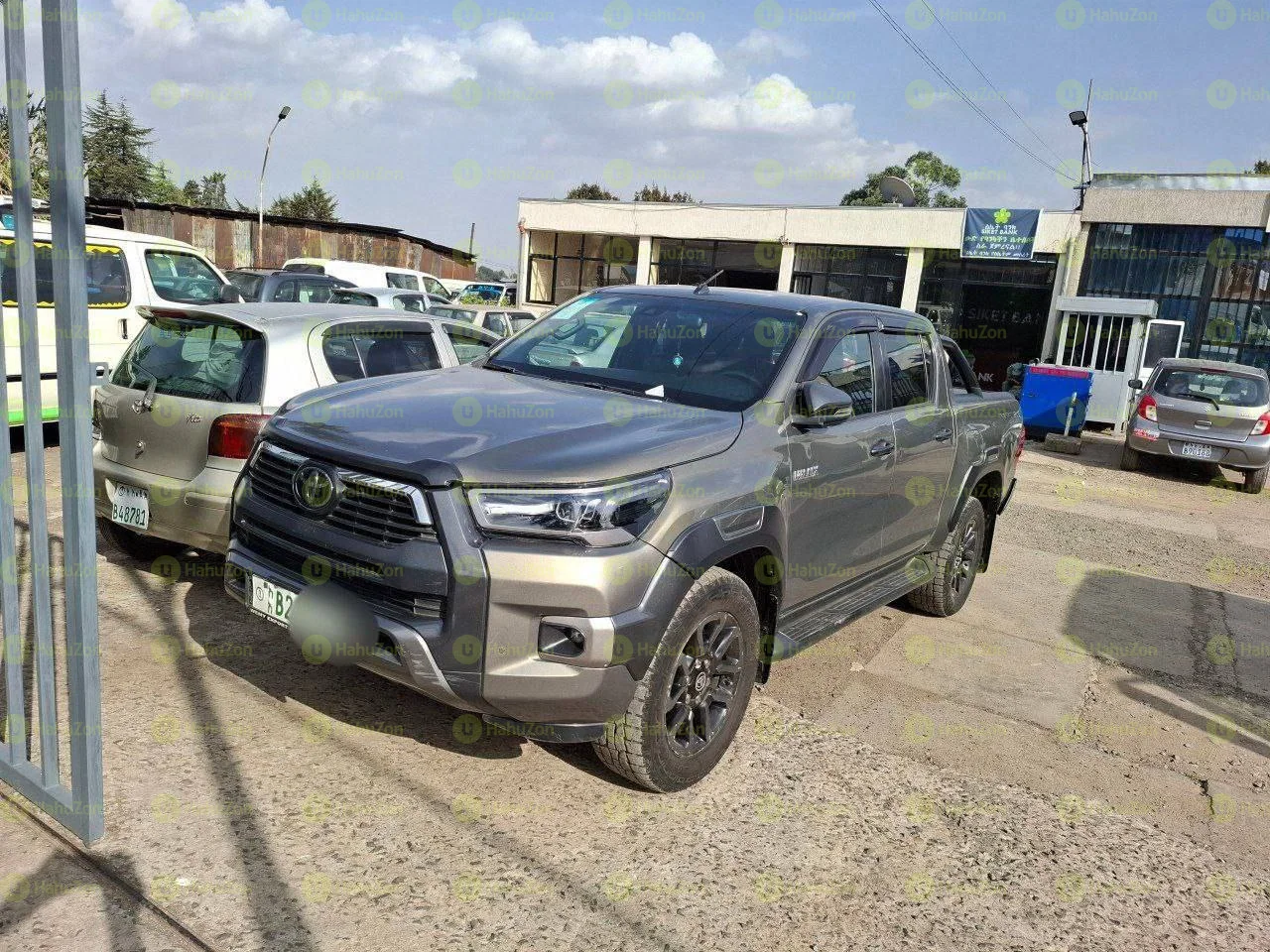 2021 Model-Toyota Hilux invisible Double cup Engine:D4D