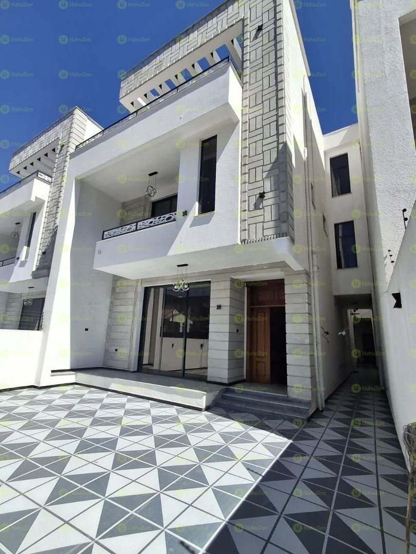 250 ካሬ የሚሸጥ G+2 ቤት በሰሚት
