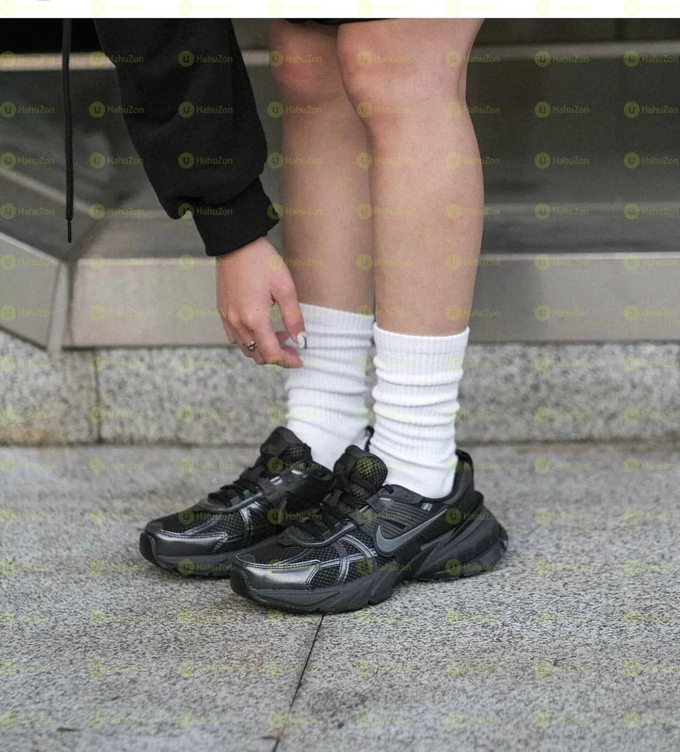 Nike v2k Women's Shoes