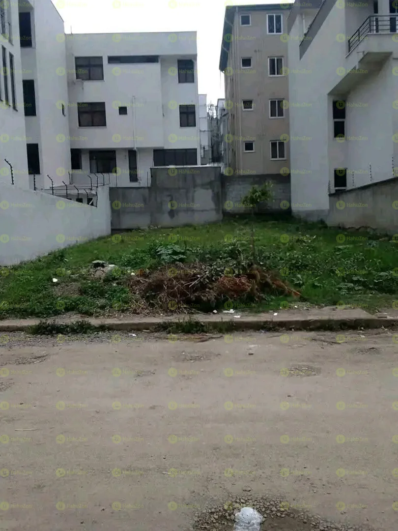 220 ካሬ የሚሸጥ ቤት በአያት አንባሳደር