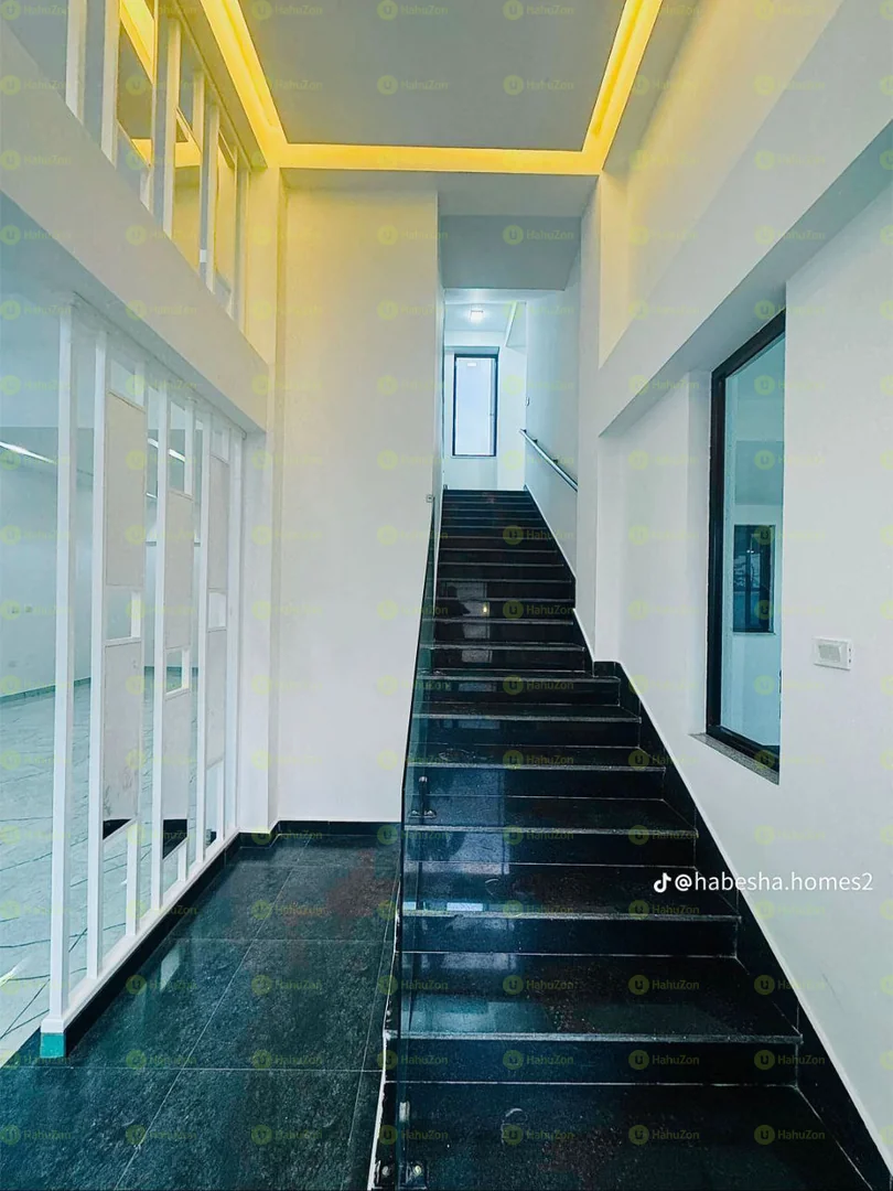 200 ካሬ የሚሸጥ ቤት በመገናኛ ቶቶት አካባቢ