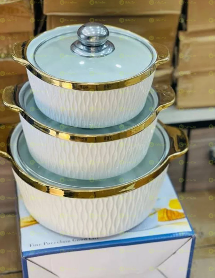 ባለ ሶስት ሸክላ የወጥ ማቅረቢያ