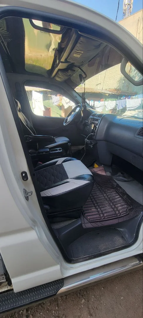 2008 Model-Toyota Hiace Dolphin