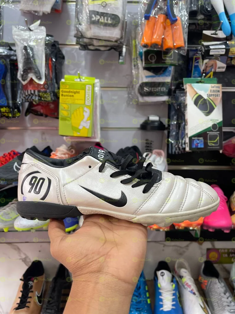 Nike 90 Football Shoes Cleats