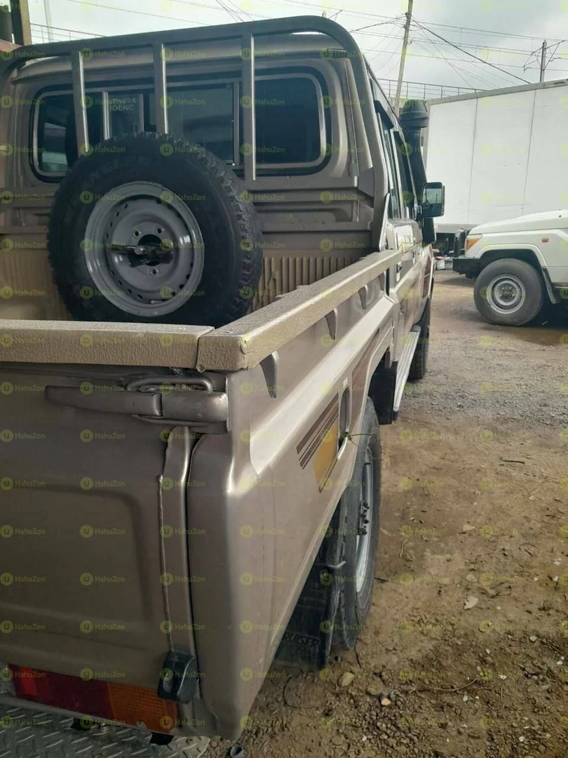 2016 Model-Toyota Land Cruiser Double cap