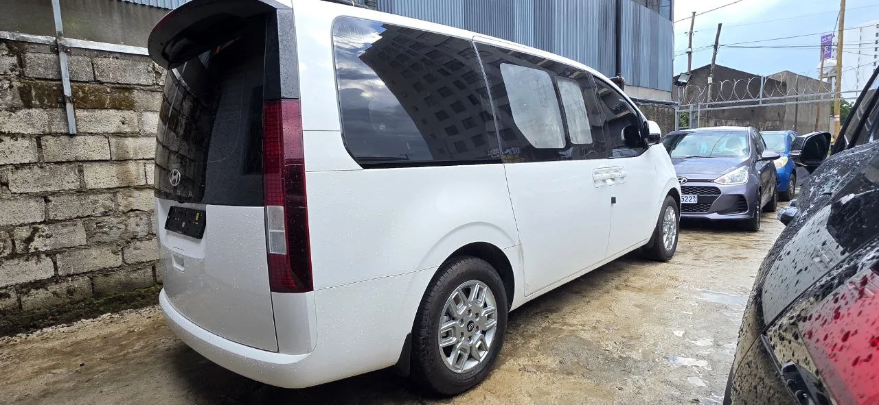 2023 Model-Hyundai Staria Hybrid