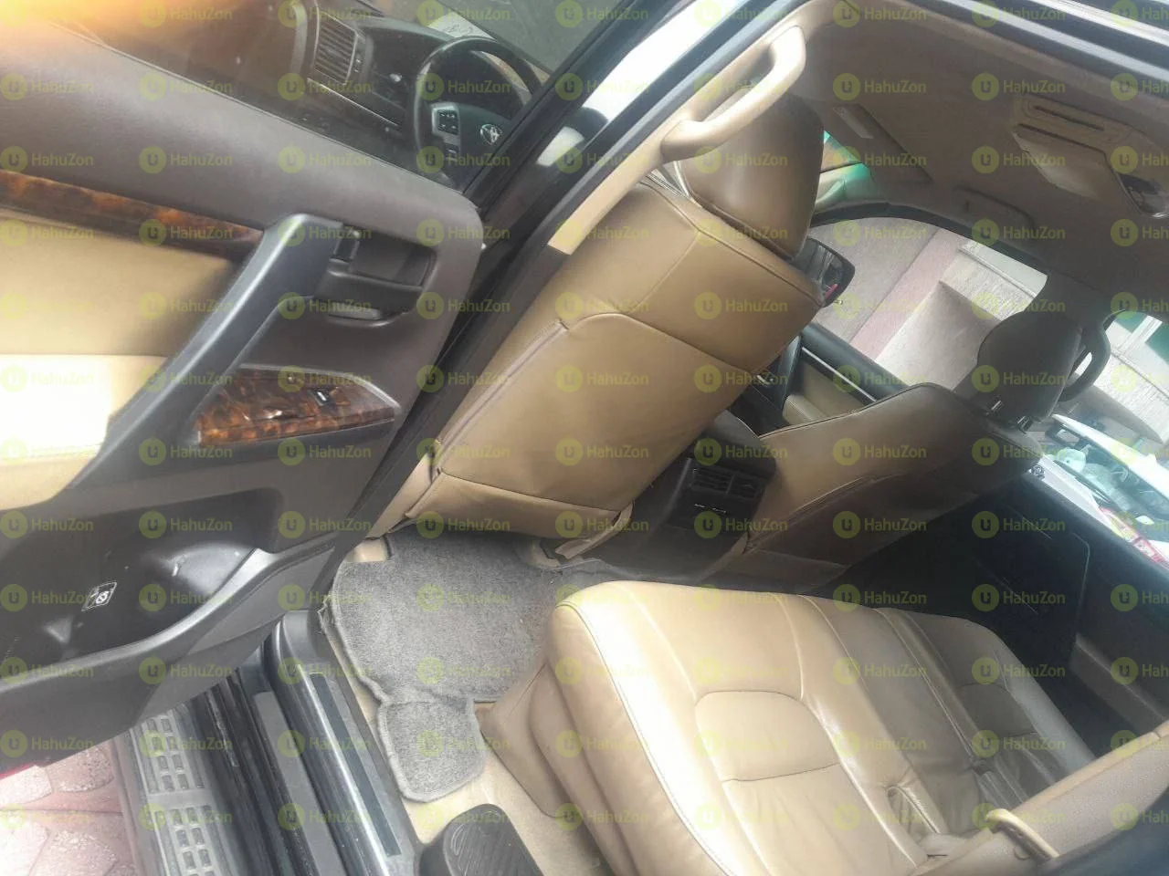 2011 Model-Toyota Landcruiser V8  G-XR