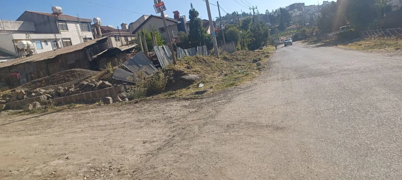 1000 ካሬ የሚሸጥ መሬት በሲኤምሲ ባድመ