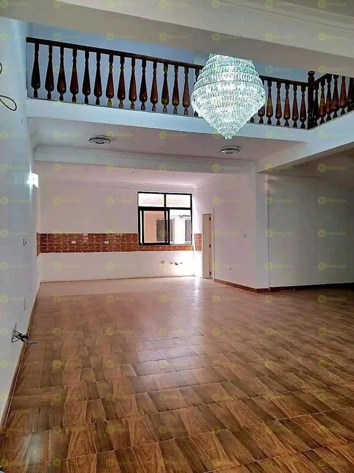 450 ካሬ የሚሸጥ G+2 ቤት በሀይሌ ጋርመት