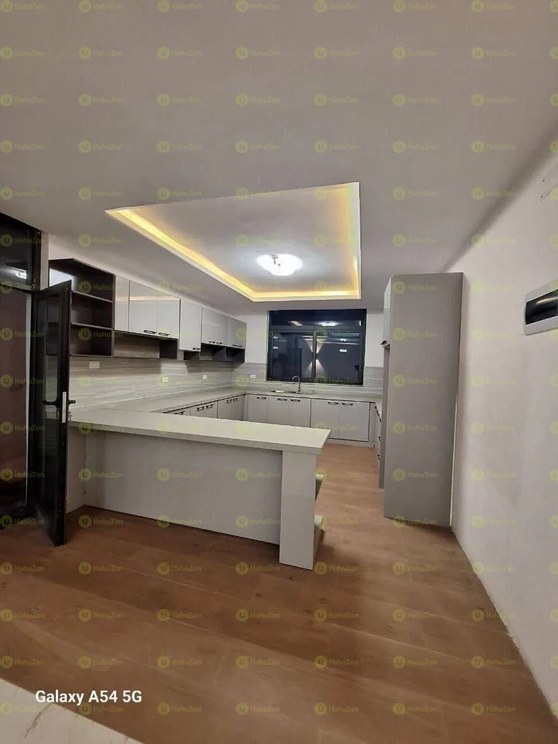 300 ካሬ የሚሸጥ G+2 ቤት በአያት