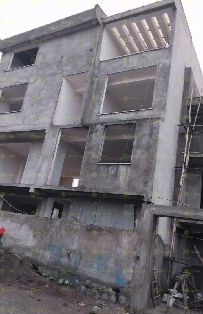 200 ካሬ የሚሸጥ G+3 ቤት በአያት ክብር ደመና