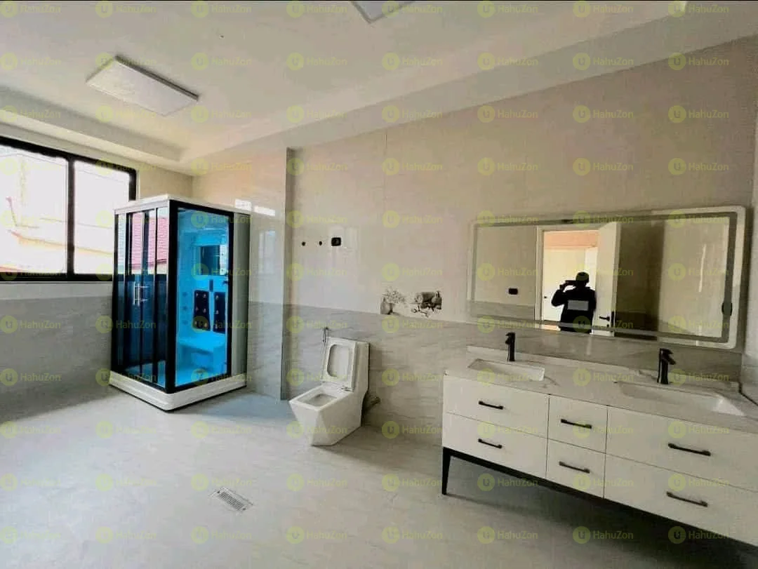 300 ካሬ የሚሸጥ G+2 ቤት በመገናኛ አምቼ