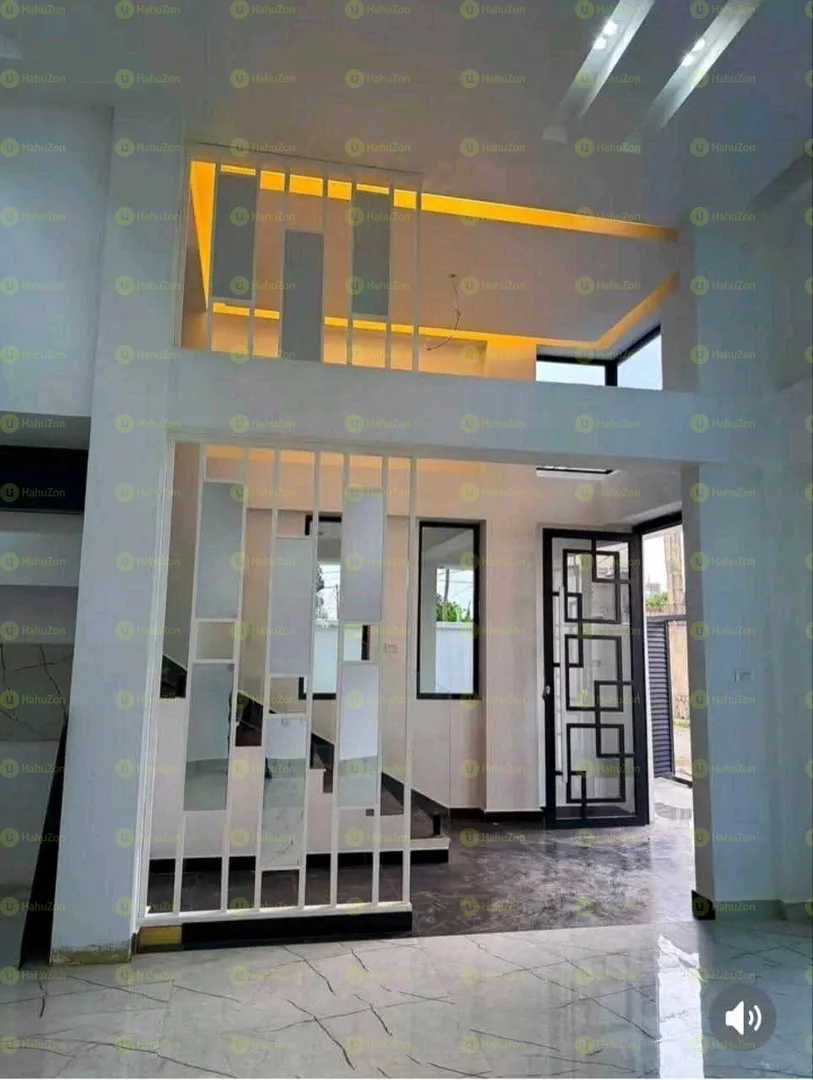 230 ካሬ የሚሸጥ G+3 ቤት በመገናኛ