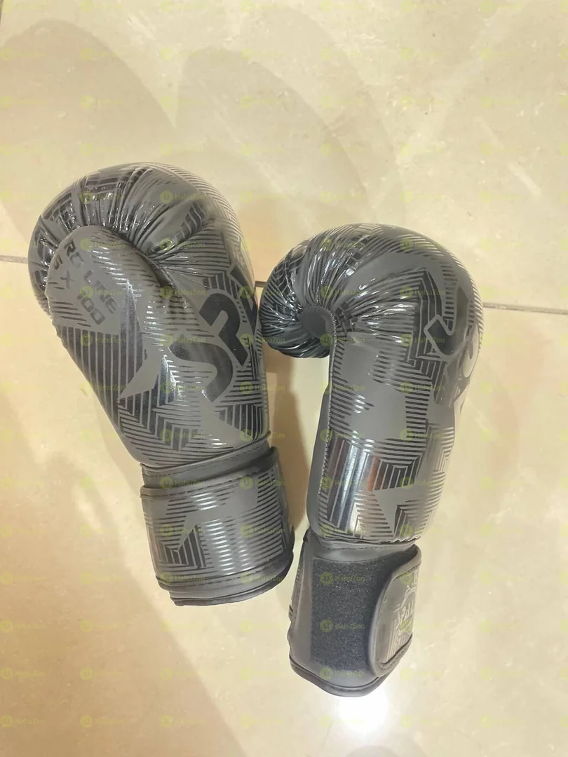 Orginal Boxing Gloves and Boxing Pad
