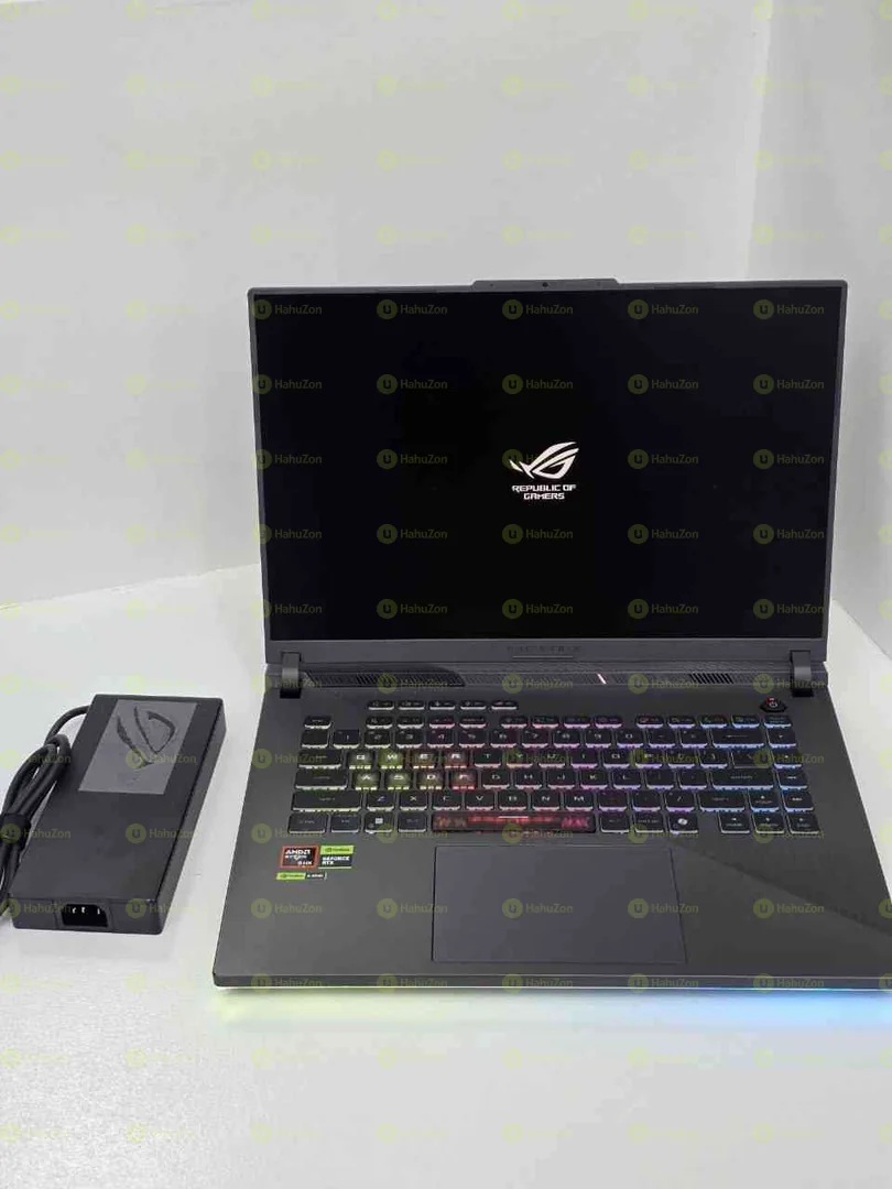 Asus Pro Strix G16 AMD Ryzen 9 8940HX Laptop
