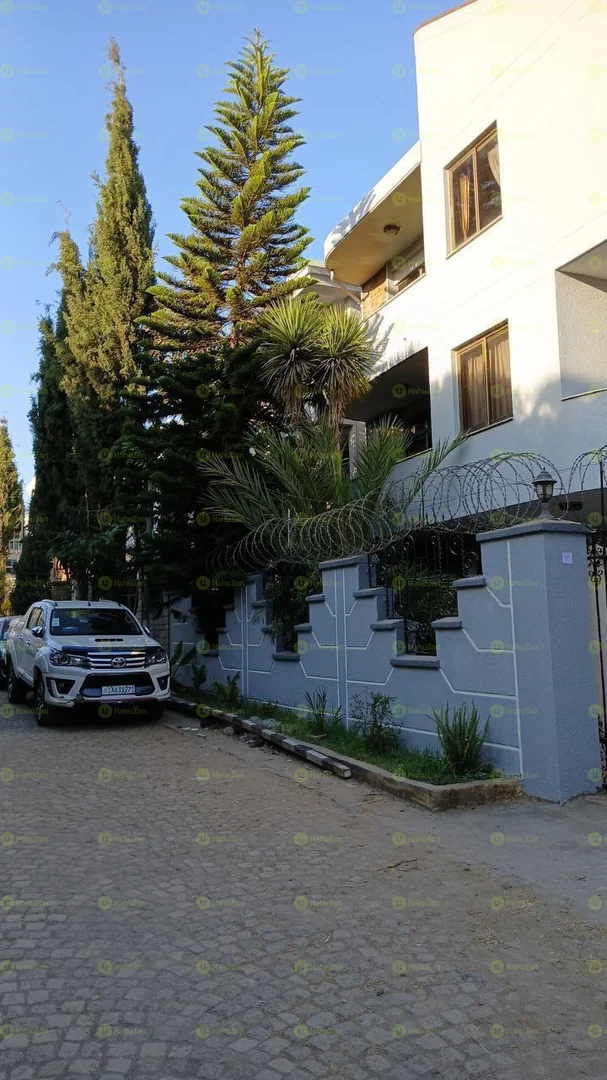 250 ካሬ የሚሸጥ G+1 ቤት በሲ ኤ ምሲ