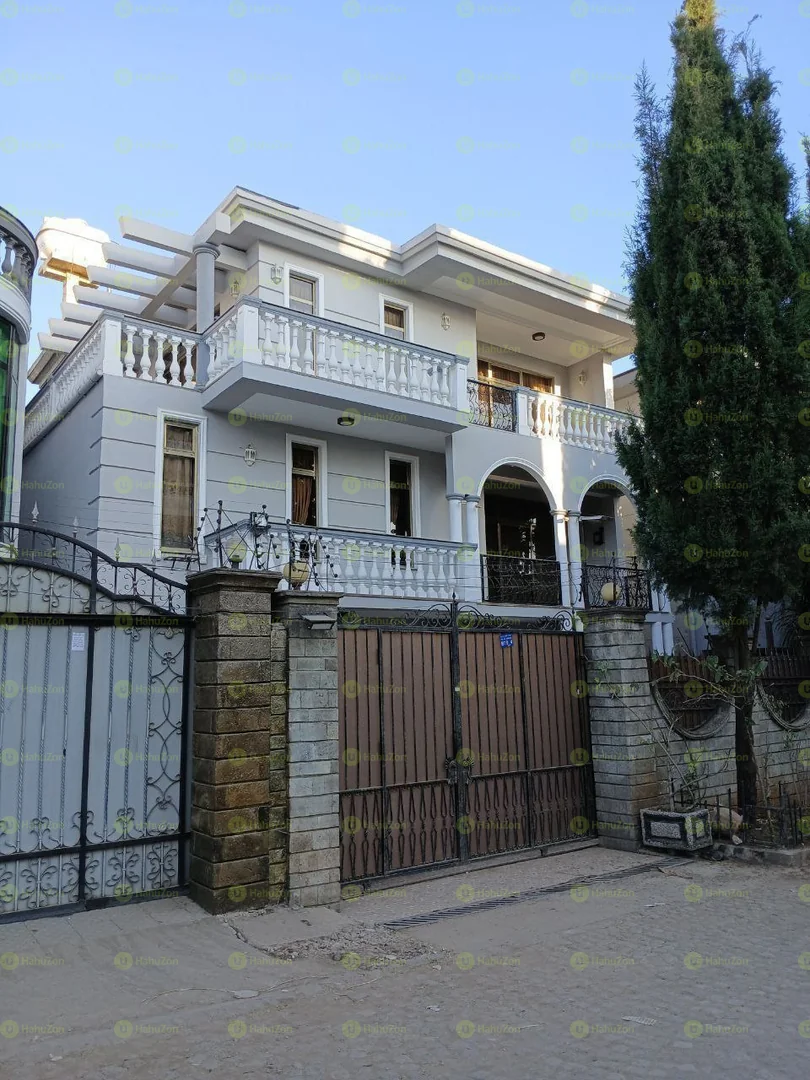 250 ካሬ የሚሸጥ G+1 ቤት በሲ ኤ ምሲ