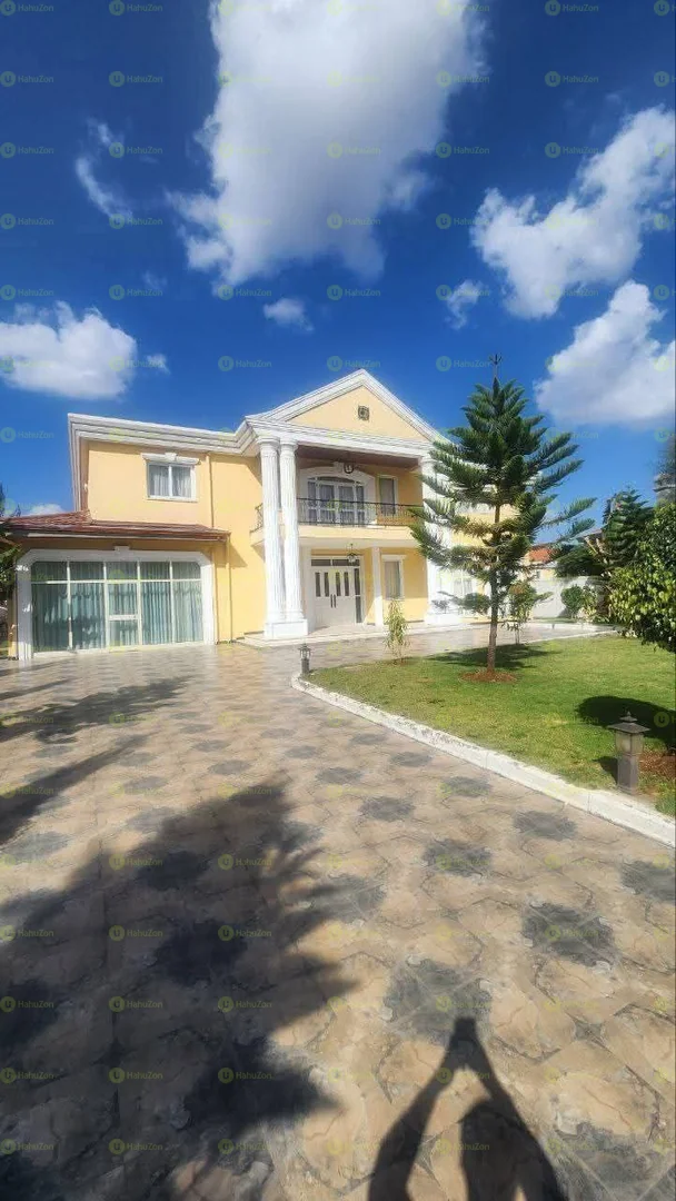 1000 ካሬ የሚሸጥ G+1 በCCD ግቢ ዉስጥ