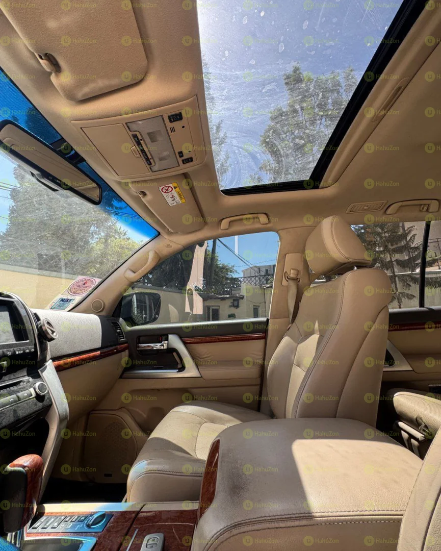 2014 Model-Toyota Land Cruiser V8 VXR