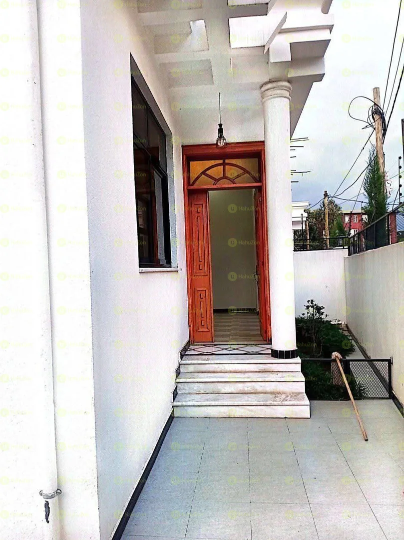 180 ካሬ የሚሸጥ ቪላ ቤት በሰሚት