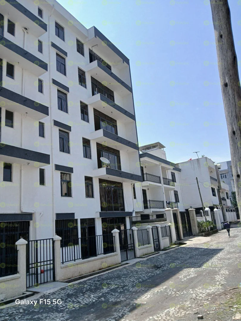 500 ካሬ የሚሸጥ G+5 ህንጻ በአያት