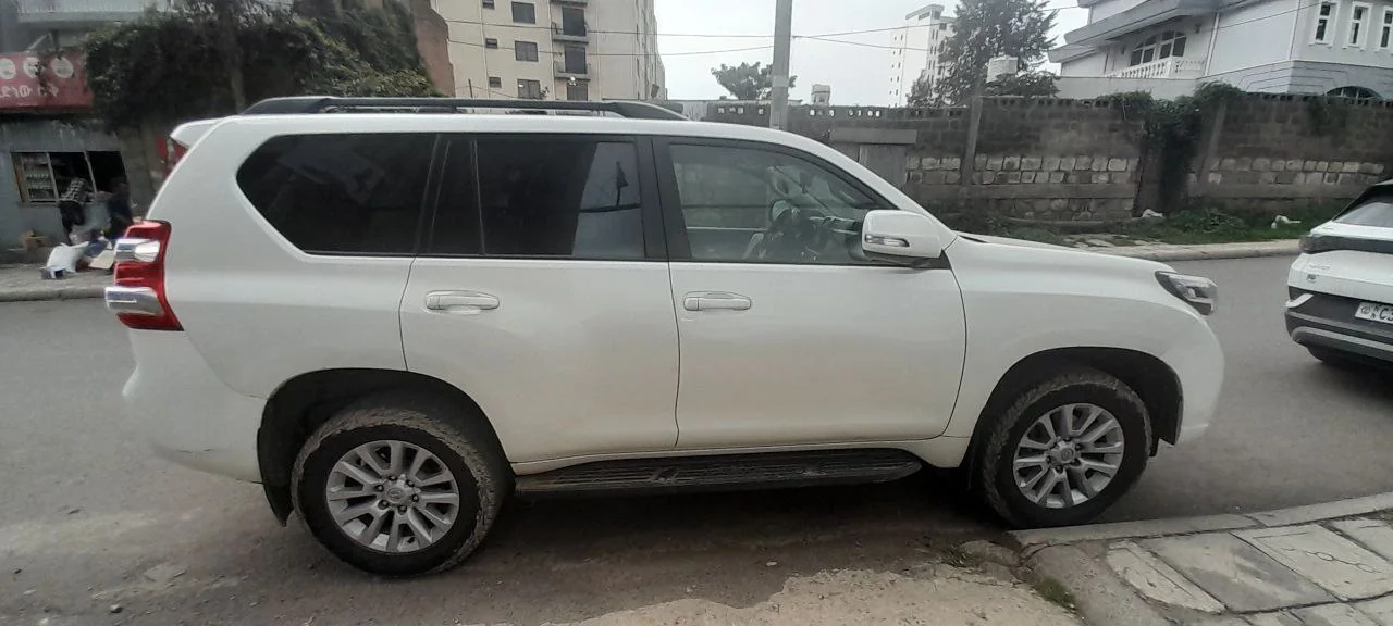 2017 Model-Toyota Landcruiser Prado