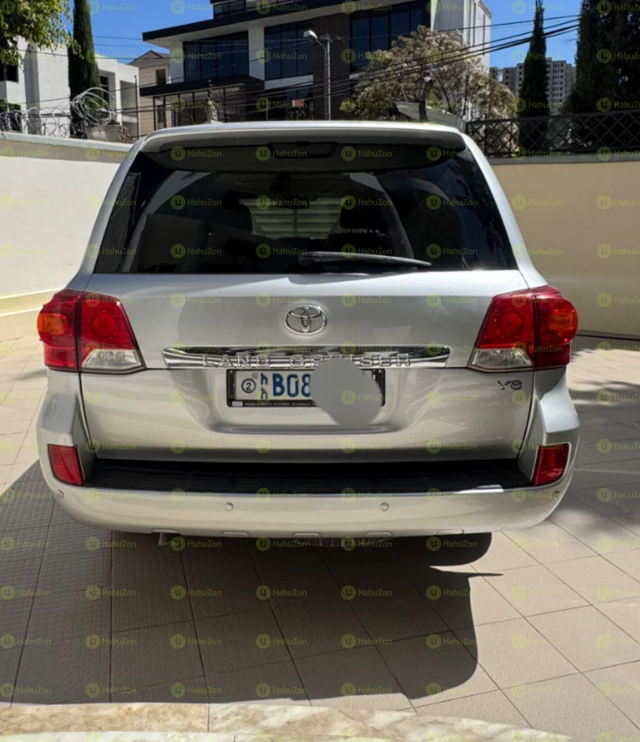 2014 Model-Toyota Land Cruiser V8 VXR