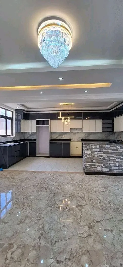 225 ካሬ የሚሸጥ G+2 ቤት በአያት