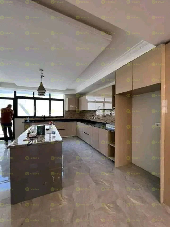 250 ካሬ የሚሸጥ  G+2 ቤት በሰሚት