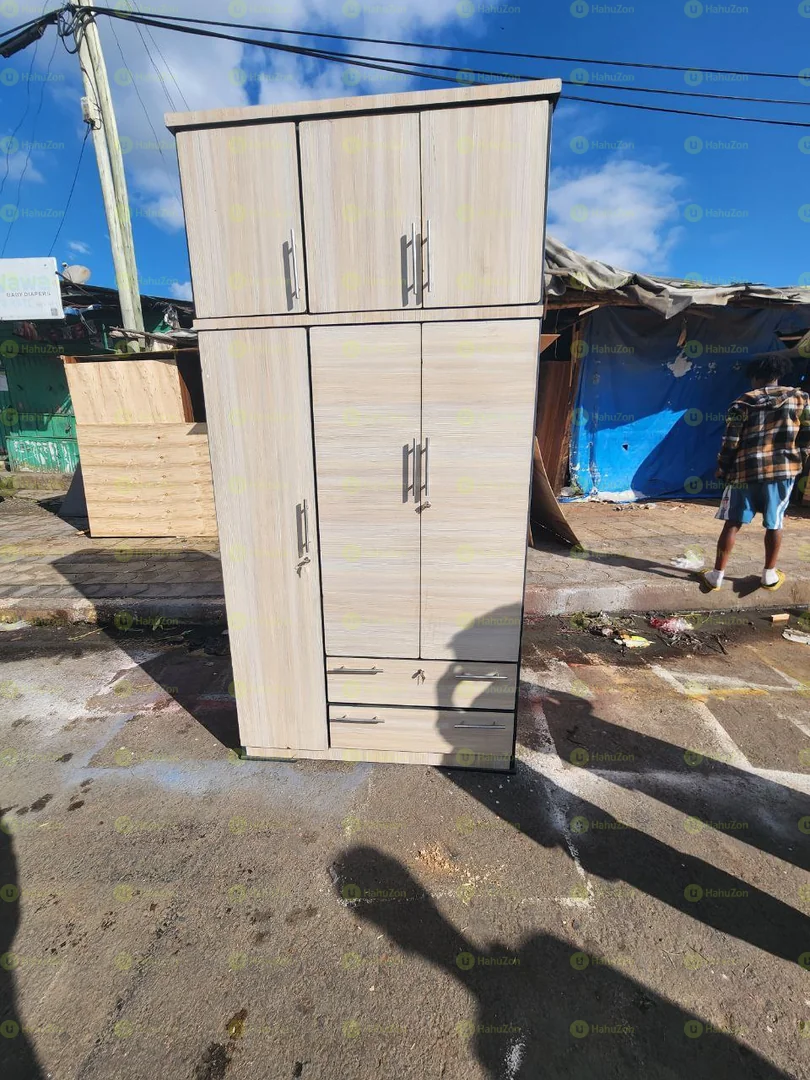 ተደራራቢ ላምነትድ ቁምሳጥን