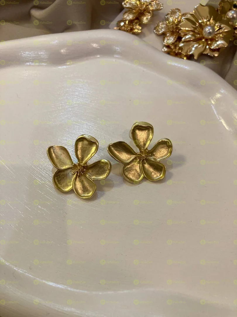 Causal Earrings
