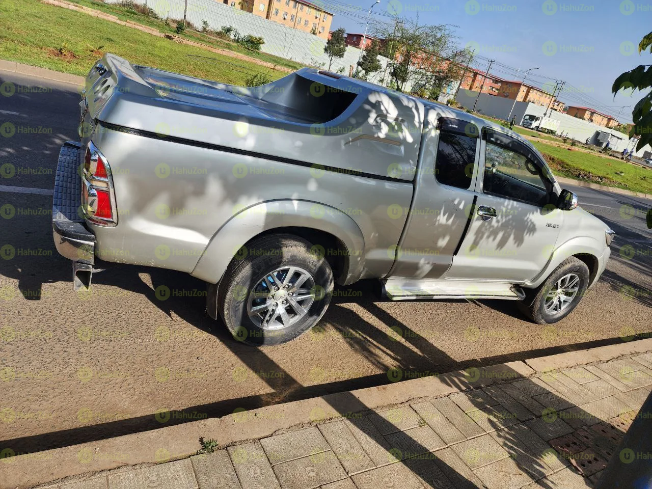 2012 Model-Toyota Hilux Kin Cap